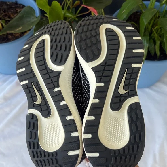 Nike Black and Cream Knit Sneakers with Yellow Accents - Picture 8 of 8